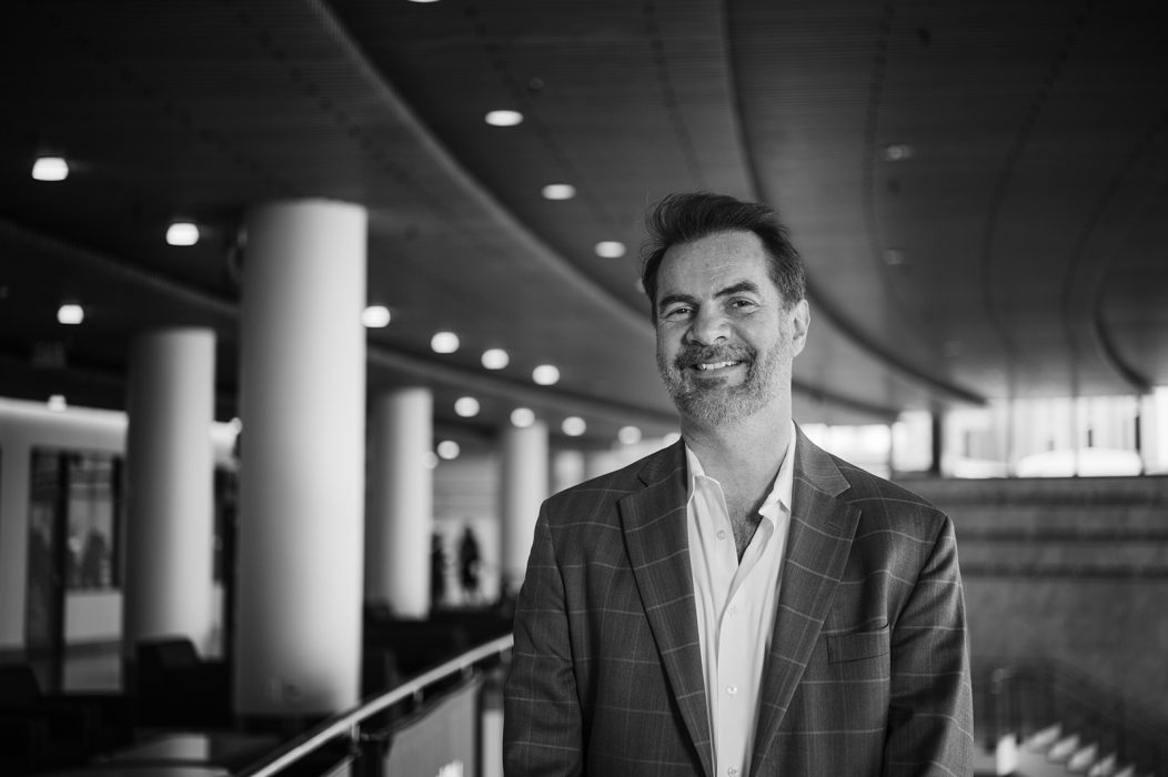 Erik Brynjolfsson vill uppmuntra chefer och entreprenörer till att använda teknologin för att utöka människors kapacitet snarare än att byta ut människor mot teknologi
