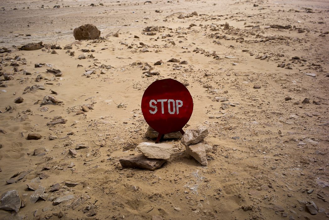 Stoppskylt som Polisario satt upp vid checkpointen