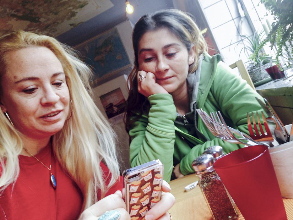 Erika Oldberg och Gina Ionescu vill motverka och minska fördomarna mot romer
