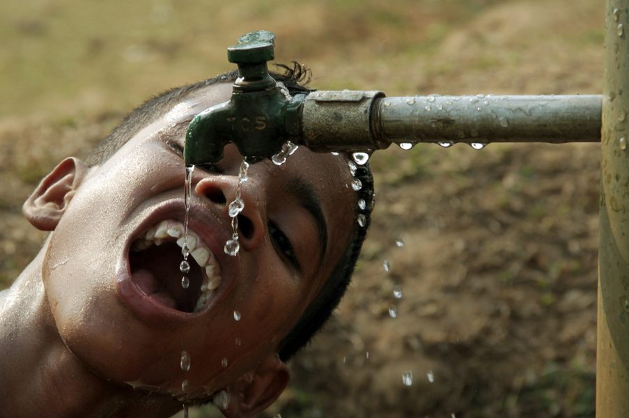 Sushanta Das/TT | Bristen på rent vatten gör att många barn tvingas dricka förorenat vatten, vilket kan leda till potentiellt dödliga sjukdomar som kolera och diarré.