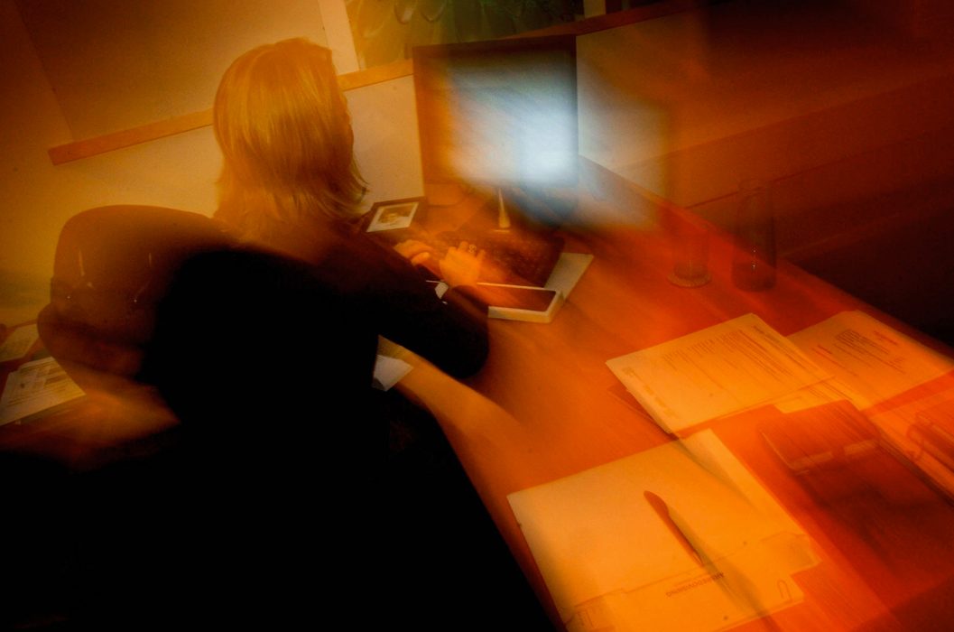 Är det rimligt att vi människor ska rehabiliteras tillbaka till ett samhälle som gång på gång gör oss sjuka? frågar sig Liselotte Abel, legitimerad psykoterapeut och verksamhetsansvarig för grön rehab i Sörby