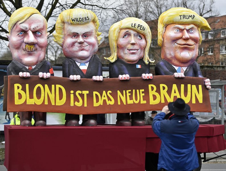 Martin Meissner/AP/TT | Fyra politiska ledare som ofta kallas både populister och fascister, karikerade på en festival i Düsseldorf i februari.