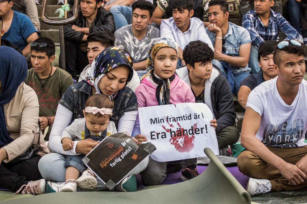 De unga ensamkommandes protester har spritt sig till städer i hela landet