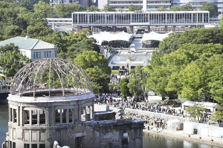 Shingo Nishizume/AP | Vid minnesparken i Hiroshima uppmärksammas atombombernas offer varje år på årsdagen den 6 augusti.