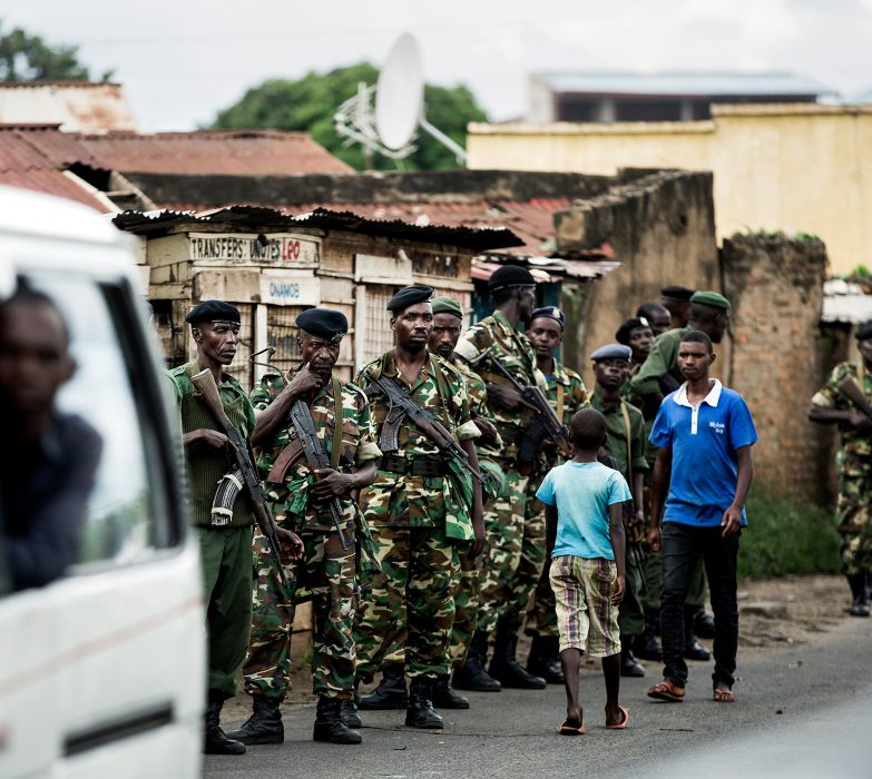 År 2000 infördes ett system i Burundi där ingen etnisk grupp tilläts dominera vare sig politiken eller armén och det infördes en mandatbegränsning för presidenten