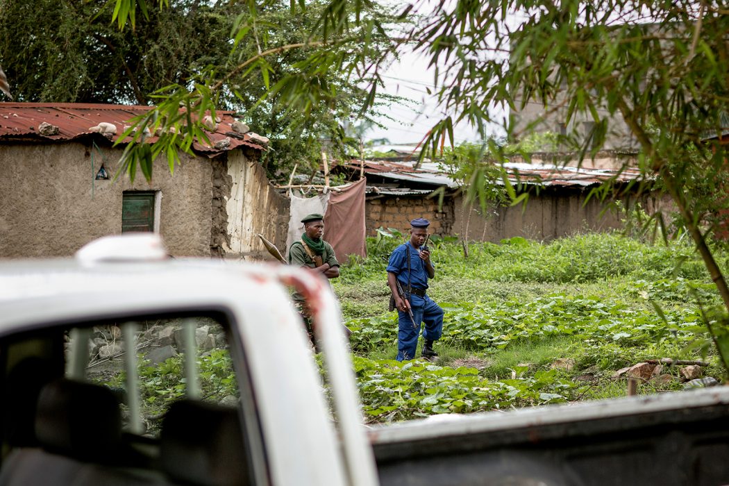 Bujumbura är en mycket liten stad, men polis och militär syns överallt