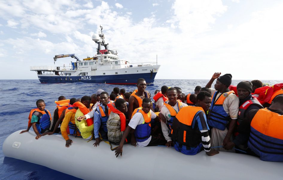 Darrin Zammit Lupi/Moas/AP/TT | Räddningsfartyget Phoenix lämnar Medelhavet, för att i stället hjälpa rohingyer som flyr undan våld och förföljelse i Burma.