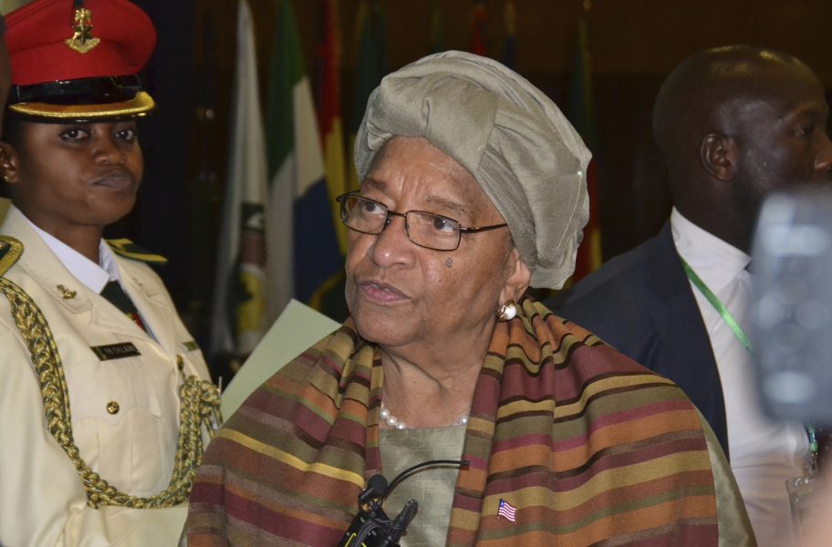 Olamikan Gbemiga |  Ellen Johnson Sirleaf vid ett toppmöte i Nigeria förra året.