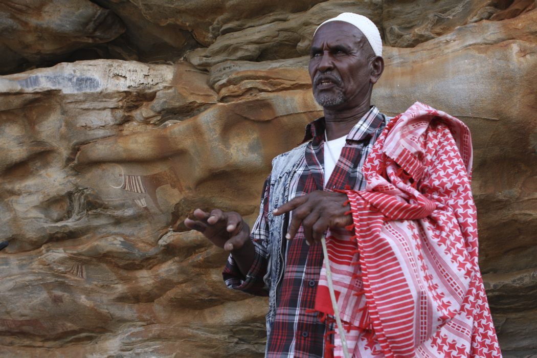 När jag var en liten pojke förknippade vi de här bilderna med djävulen, säger 57-åriga Musa Abdi, som har levt hela sitt liv i Las Geel i Somaliland