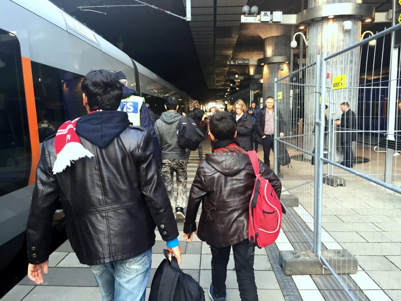 John Alexander Sahlin/TT | Ensamkommande flyktingbarn anländer till Hyllie station i Malmö.