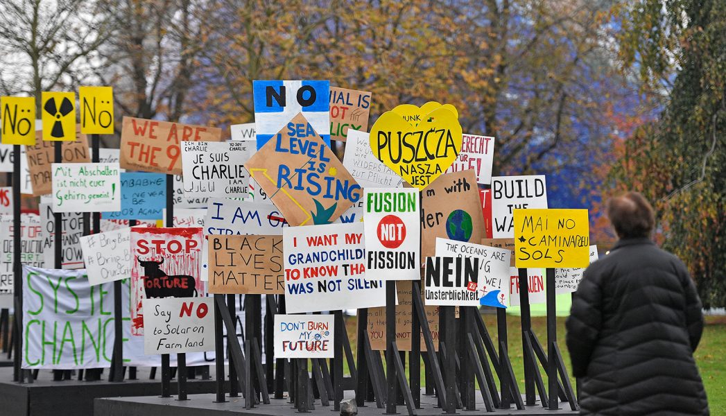 Martin Meissner/TT | Skyltar utanför klimatmötet i Bonn.