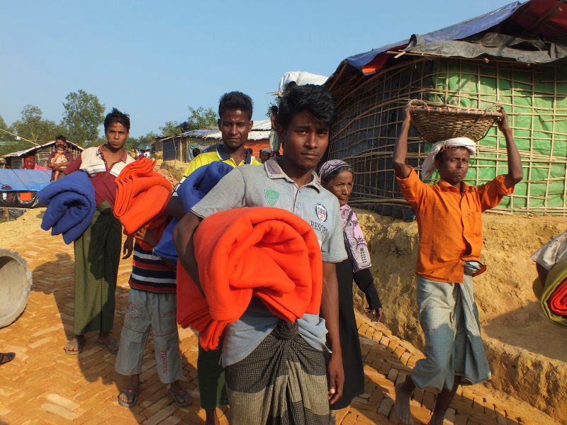 Naimul Haq/IPS | Rohingyer i ett av de många flyktinglägren i Bangladesh.