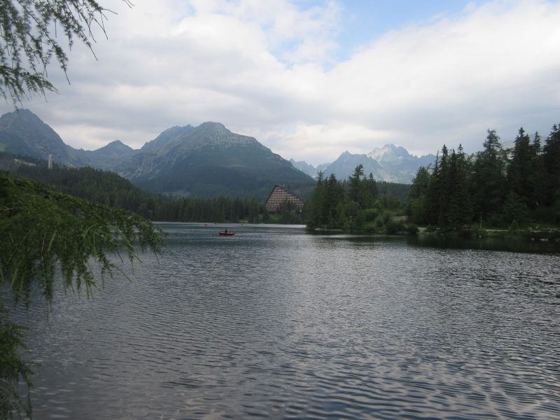 Ed Holt/IPS | Sjön Strbske Pleso i Tatrabergen.