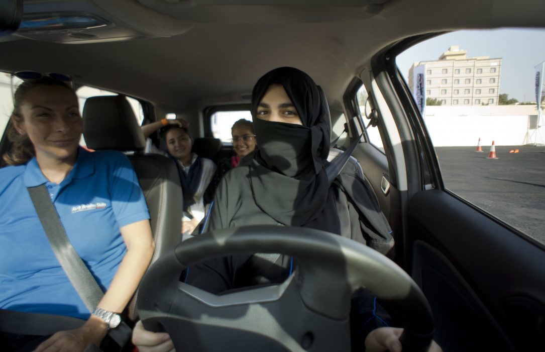 Amr Nabil/AP/TT | Kvinnor ska få köra bil i Saudiarabien från i juni.