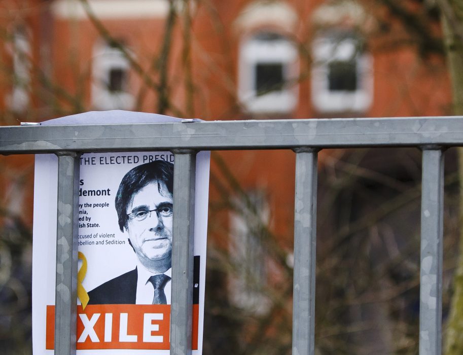 Frank Molter | Carles Puigdemont meddelar via sin advokat att han inte tänker ge upp.
