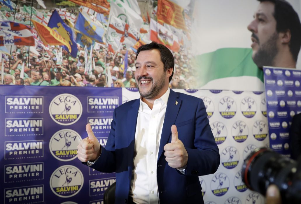 Luca Bruno/AP/TT | Det rasistiska Legas ledare Matteo Salvini är redo att styra Italien efter framgångarna i valet.
