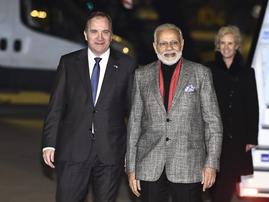 Claudio Bresciani/TT | Statminister Stefan Löfven (S) tar emot Indiens premiärminister Narendra Modi när han anländer på Arlanda.