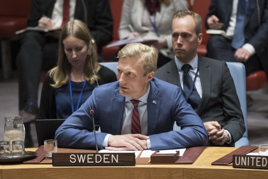 Mary Altaffer/AP/TT | Carl Skau, svensk ambassadör och biträdande representant i säkerhetsrådet, under det extrainsatta mötet.