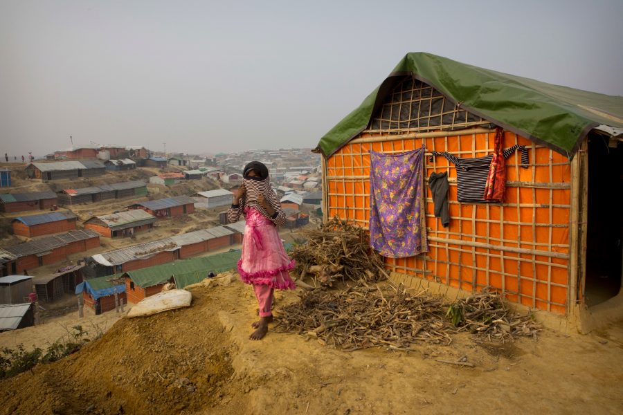 Manish Swarup/AP/TT | En flicka i ett flyktingläger för rohingyer i Bangladesh.