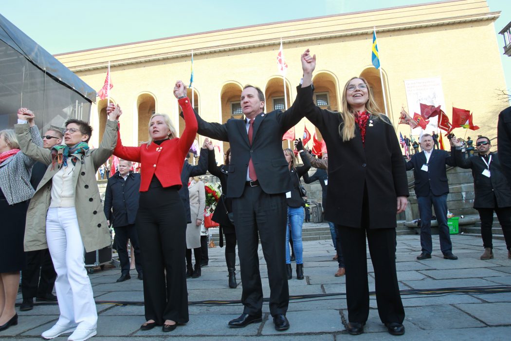 Frida Winter / TT | Göteborgs kommunstyrelseordförande Ann-Sofie Hermansson, ordförande för Göteborgs arbetarkommun och infrastrukturminister Anna Johansson, Socialdemokraternas partiledare Stefan Löfven och SSU-ordförande i Göteborg Amalia Rud Pedersen på Götaplatsen vid 1:a majfirandet i Göteborg 2016.
