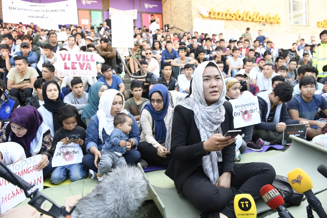 Johan Nilsson/TT | Fatemeh Khavari på Medborgarplatsen i Stockholm där ensamkommande i höstas protesterade mot utvisningarna.
