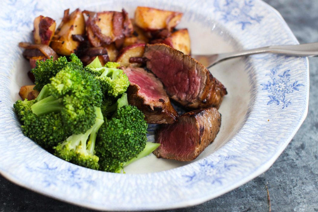 This Feb. 8, 2016 photo shows Petite beef sirloin in Concord, N.H. Petite beef sirloin is a great cut of meat, is usually is less expensive than the larger filet mignon cuts and it cooks up quite quickly. (AP Photo/Matthew Mead) Torsdagen 26 april diskuteras mat och miljö på Kåken