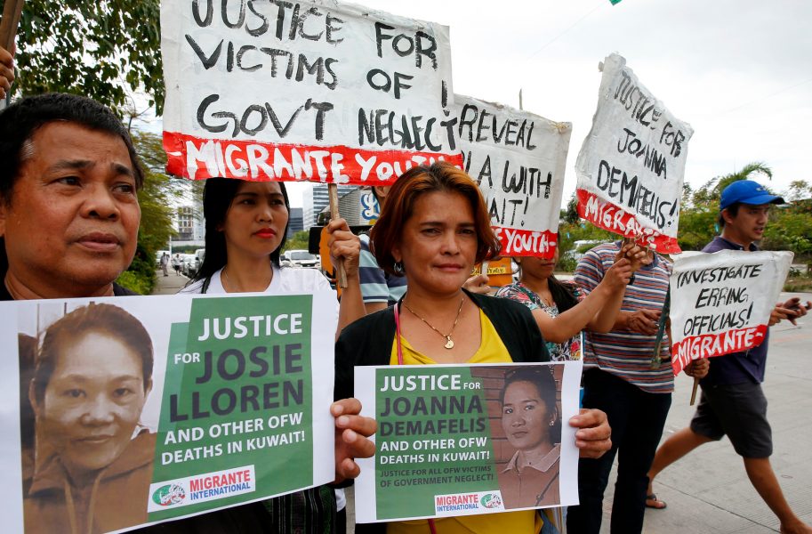 Bullit Marquez/AP Photo/TT | Protester i Manila, Filippinerna, efter att ett hembiträde hittats mördad i Kuwait.