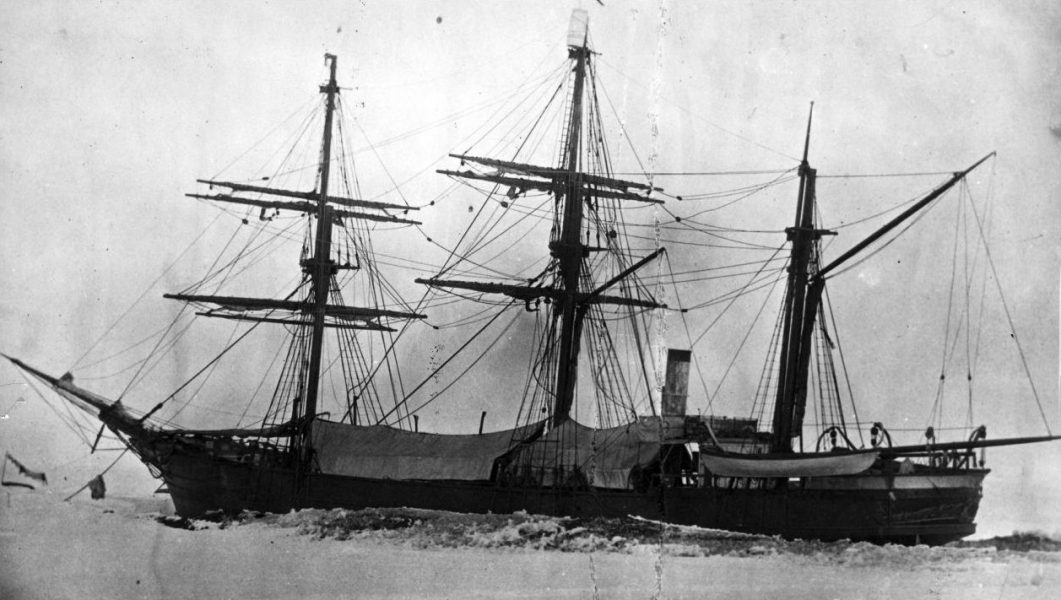 Fartyget Vega, fastfruset i isen på väg genom Nordostpassagen 1878.