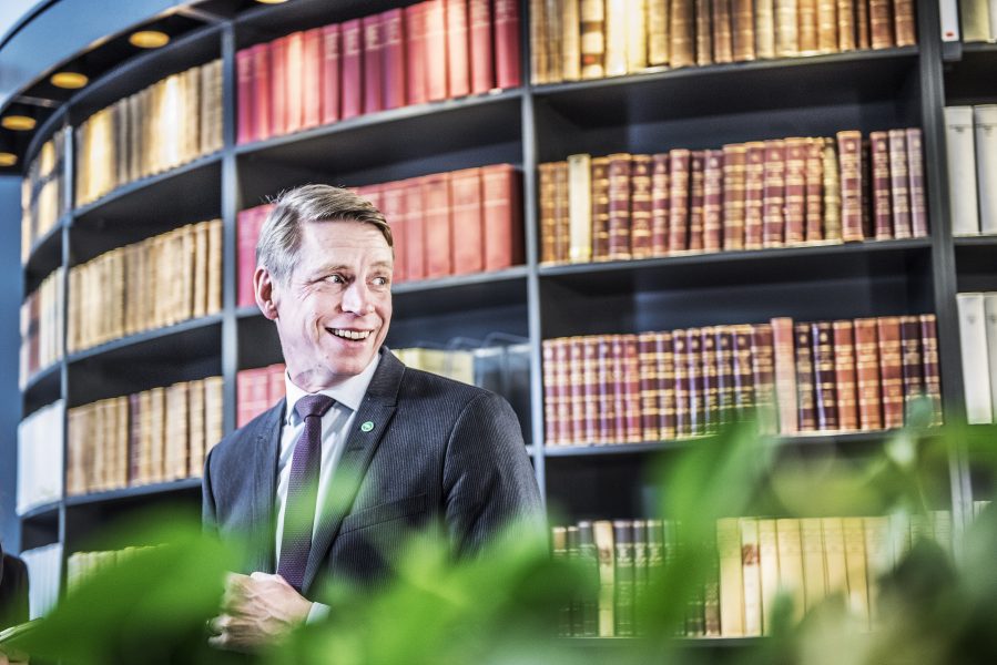 Tomas Oneborg / SvD / TT | Finansmarknadsminister Per Bolund (MP) lägger fram grönaräkenskaper.