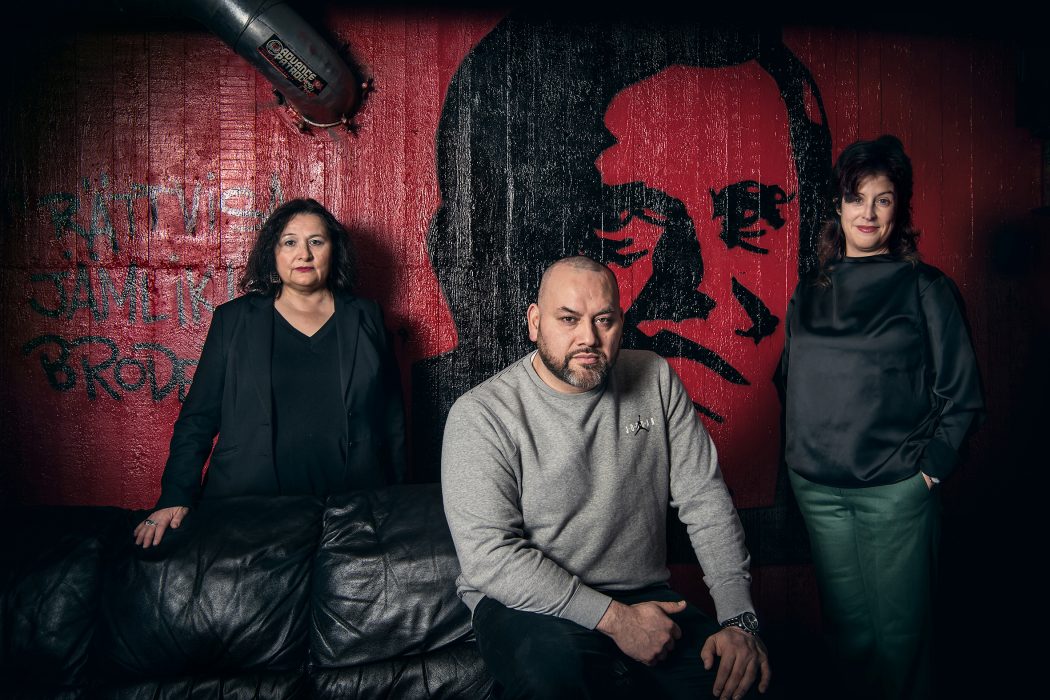 Sören Vilks | I sitt senaste projekt ”Musik för en no go-zon” samarbetar America Vera Zavala (th) med Irene Molina och Salla Salazar.