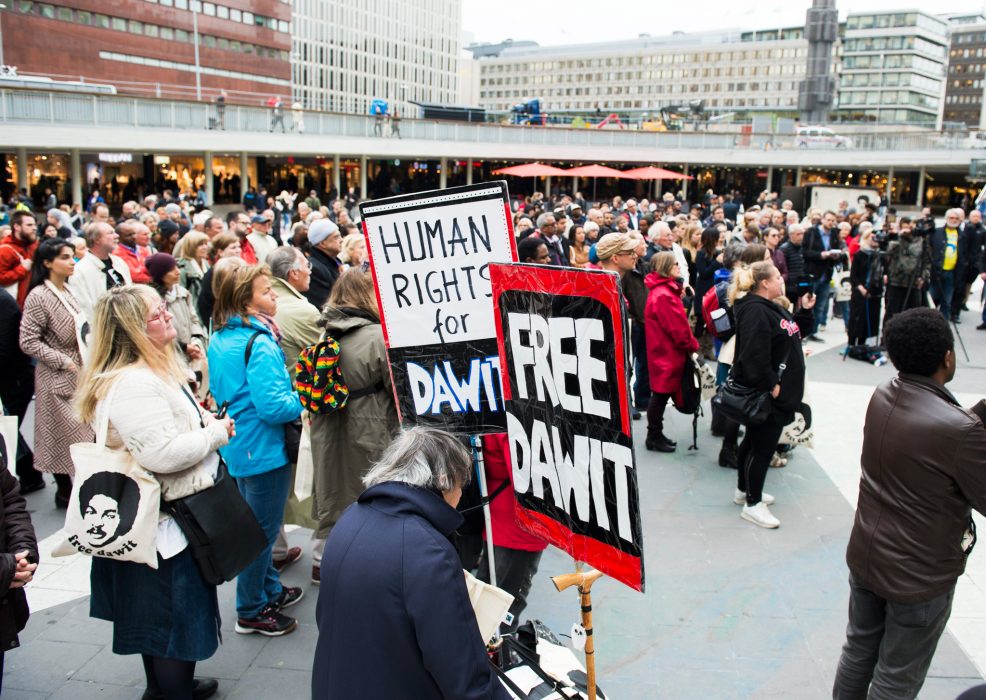 Fredrik Sandberg/TT | 2 juni 2015 samlades människor på Sergels torg i Stockholm för att hedra svensk-eritreanske journalisten Dawit Isaak som då suttit fängslad i Eritrea i 5 000 dagar.