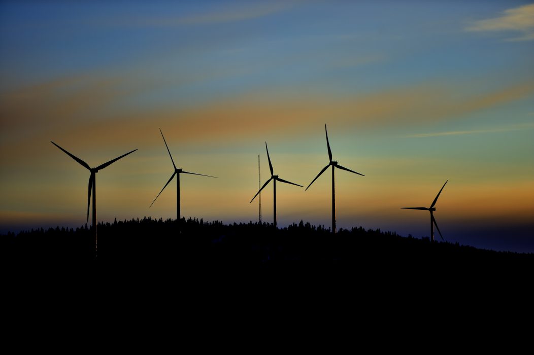 Henrik Montgomery/TT | Varje samhällssektor måste minska sina koldioxidutsläpp med minst tio procent per år för att vi ska kunna lösa klimatkrisen, skriver Archie Duncanson och Björn Lindbergson.