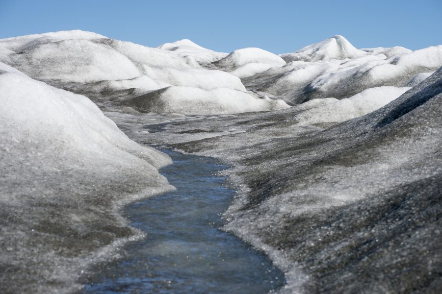 Lars Pehrson/TT | Russellglaciären på Grönland är en av de smältande glaciärer som bidrar till att Golfströmmen försvagas.