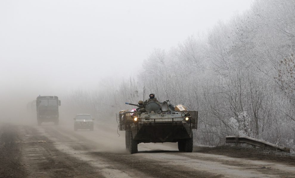 Foto: Petr David Josek/AP | Militärkonvoj i Ukraina.