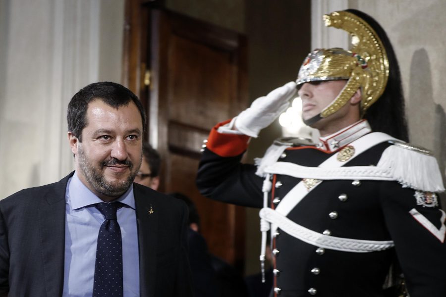 Riccardo Antimiani/AP/TT | Lega-ledaren Matteo Salvini på väg till ett möte med den italienske presidenten Sergio Mattarella.