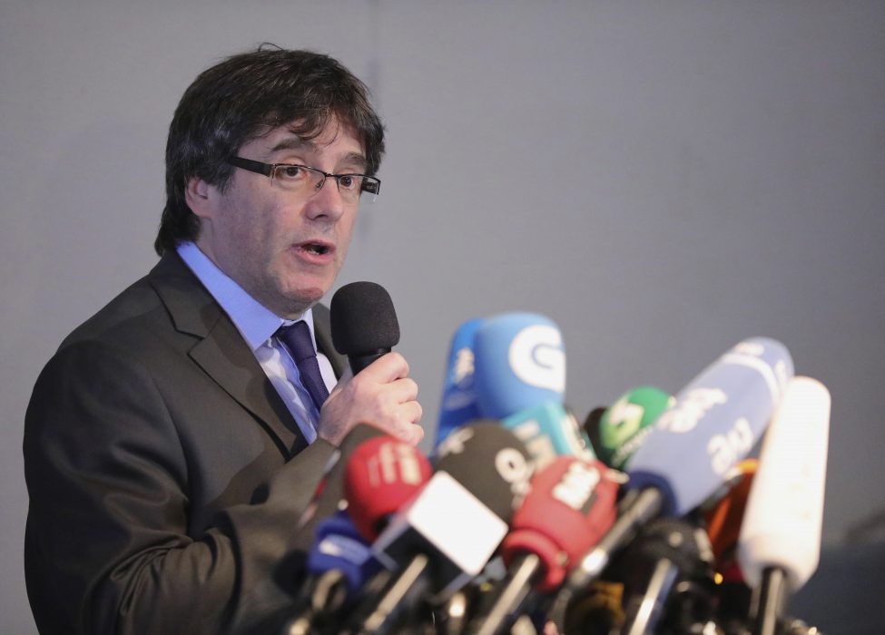 Michel Kappeler/AP/TT | Den tidigare katalanske regionpresidenten Carles Puigdemont vid en presskonferens i Berlin i april.