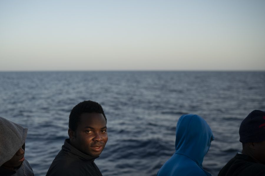 Felipe Dana/AP/TT |De 105 migranterna som kom med båt från Libyen räddades ombord på fartyget Astral.