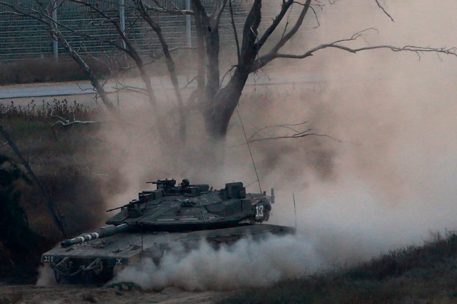 Foto: Ariel Schalit/AP Photo/TT | Israelisk tank vid gränsen till Gaza, tisdag 29 maj.