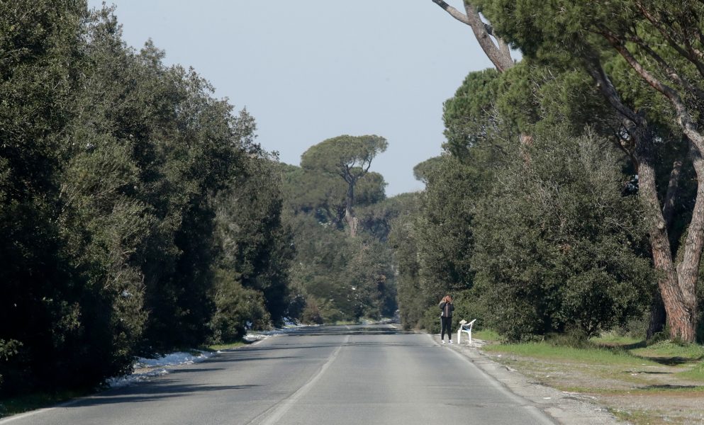 Alessandra Tarantino/AP Photo/TT | Prostituerade från Nigeria, i utkanten av Rom, Italen.