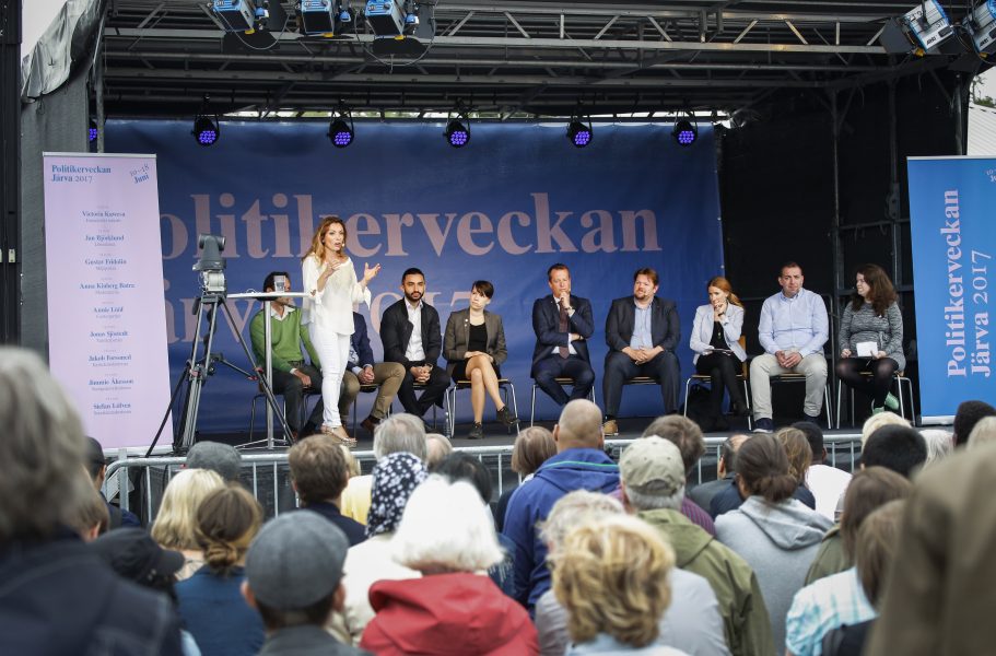Christine Olsson/TT | Politikerpanel på Järvaveckan 2017.