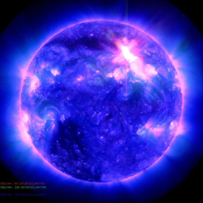 Nasa TT | Solstormar inträffar när två motsatt riktade magnetfält förs samman.