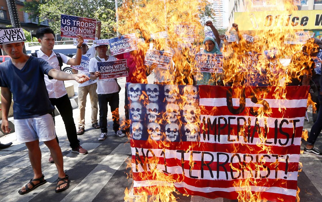 Bullit Maquez/AP | Protest på Fillipinerna mot USA:s krigspolitik.