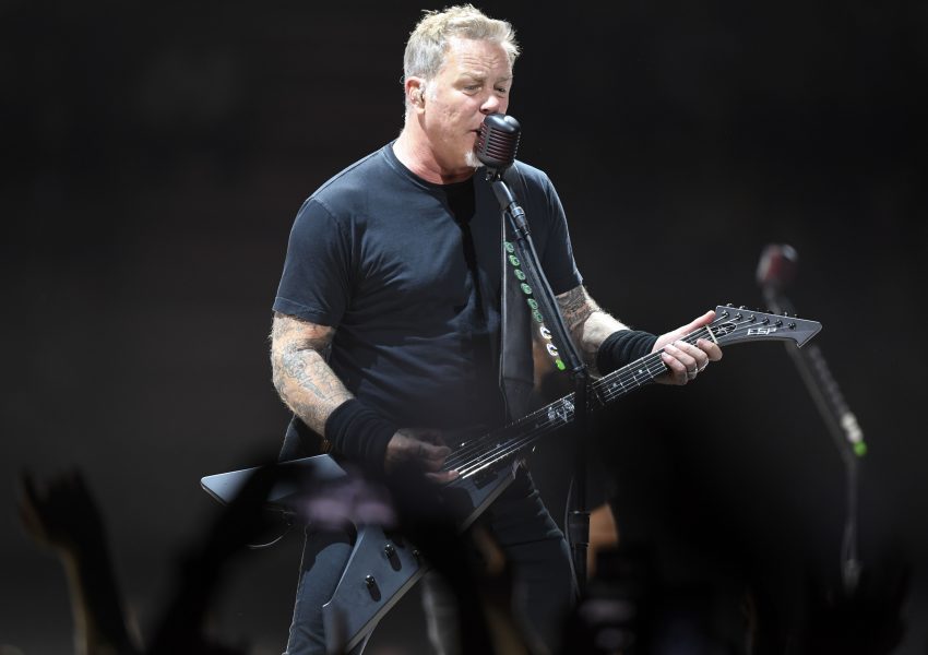 Pontus Lundahl /TT | James Hetfield i spetsen för gruppen Metallica vid lördagens spelning på Globen.