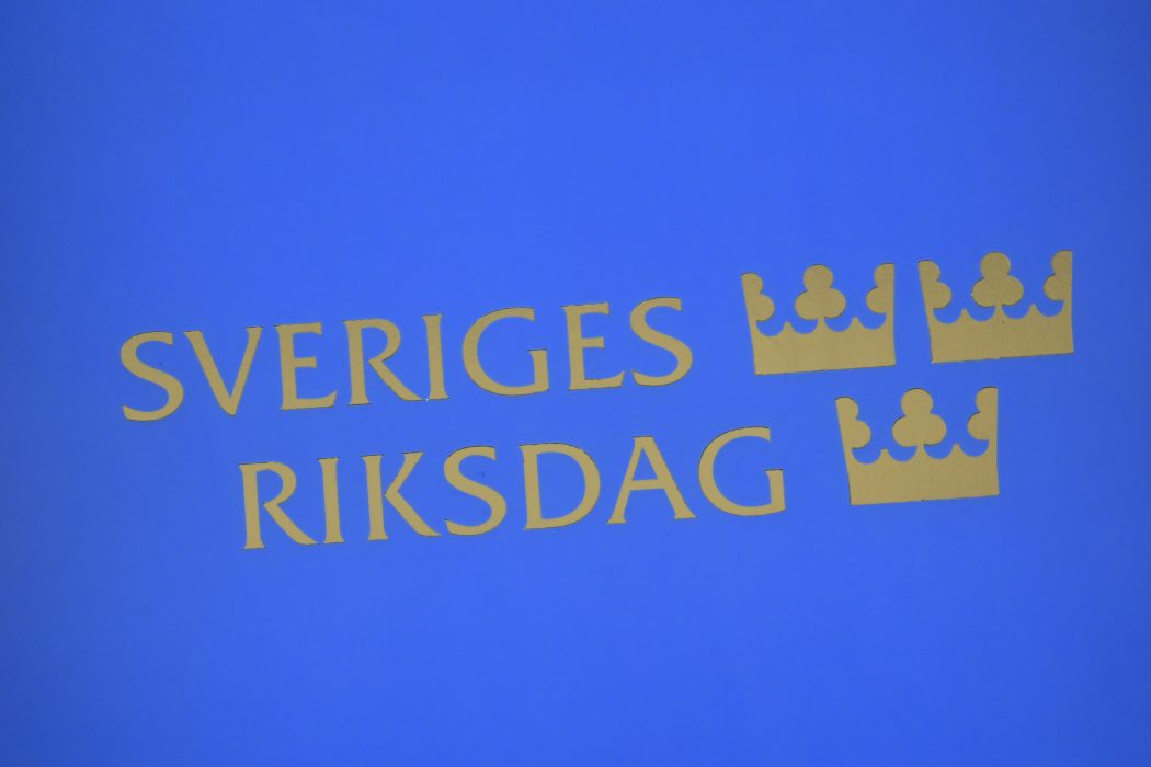 Janerik Henriksson/TT | Den socialdemokratiska riksdagsledamoten Sara Karlsson lämnar sin riksdagsplats.