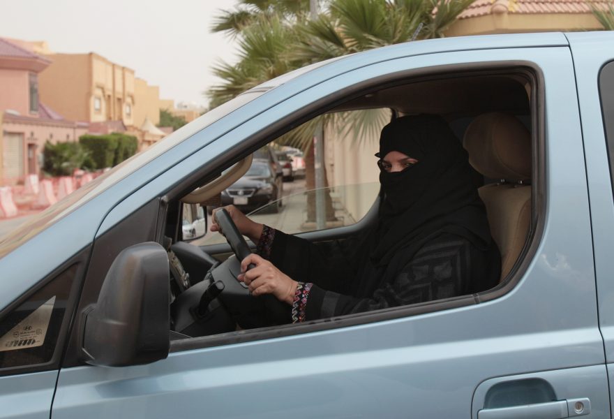 Hasan Jamali/AP/TT | På söndag hävs förbudet för kvinnor att köra bil i Saudiarabien.