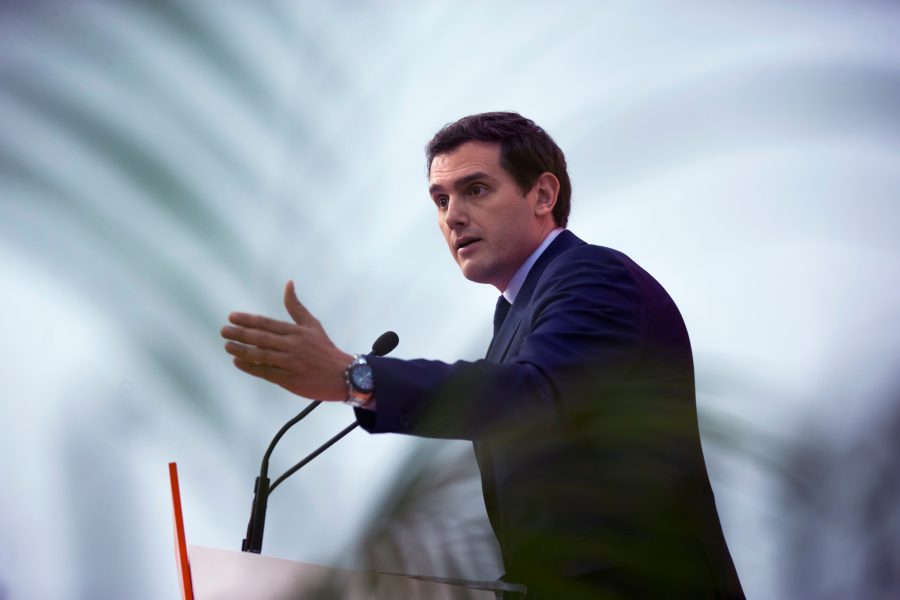 Francisco Seco/AP/TT | Stark medvind för Ciudadanos partiledare Albert Rivera.