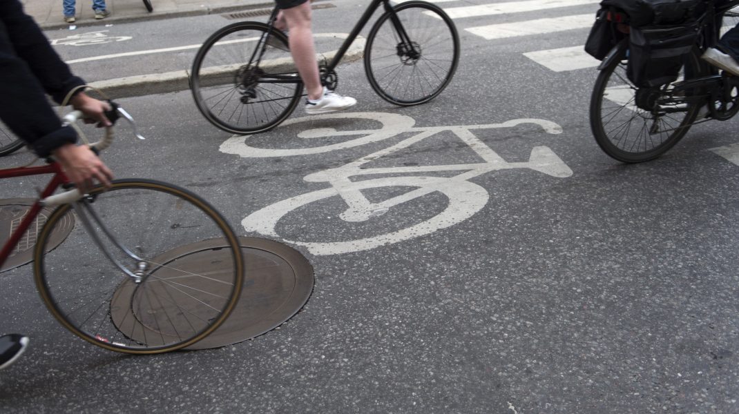 Stina Stjernkvist/TT | Nu ska det bli tillåtet för cyklister att använda en körbana även om det finns en cykelbana.