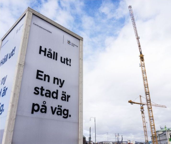 Projektet Bostads2021 syftar till att bygga 7000 nya bostäder i Göteborg till 400-årsjubileumet år 2021 vilket märks tydligt på ﬂera platser i staden.