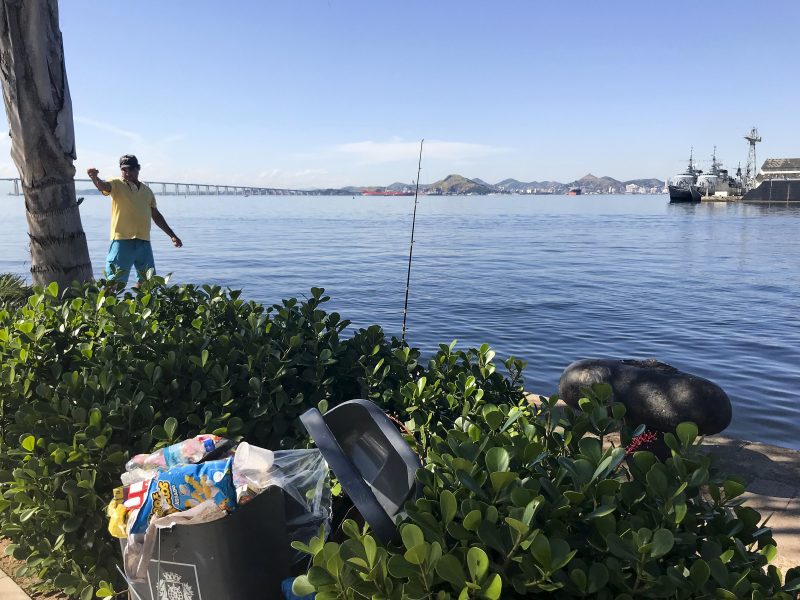 Foto: Fabiana Frayssinet/IPS | Guanabarabukten i Río de Janeiro var fram till nyligen mycket nedskräpad, främst av plastavfall.