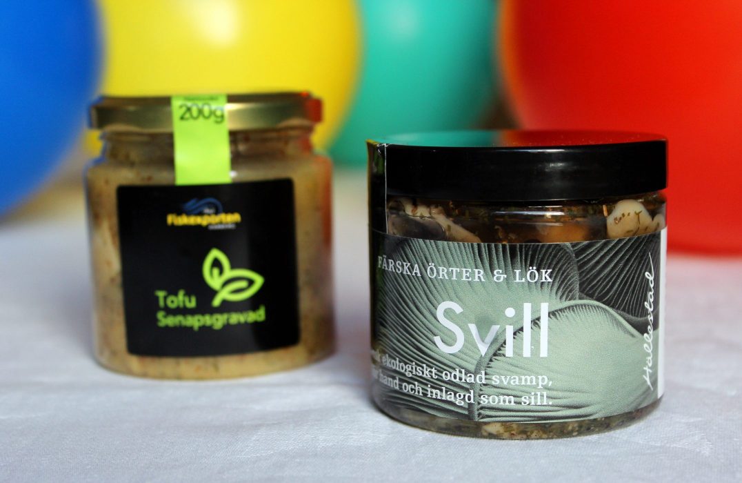 Två produkter på marknaden som kan förenkla för den sillsugne midsommarfiraren: Svill och senapsgravad tofu